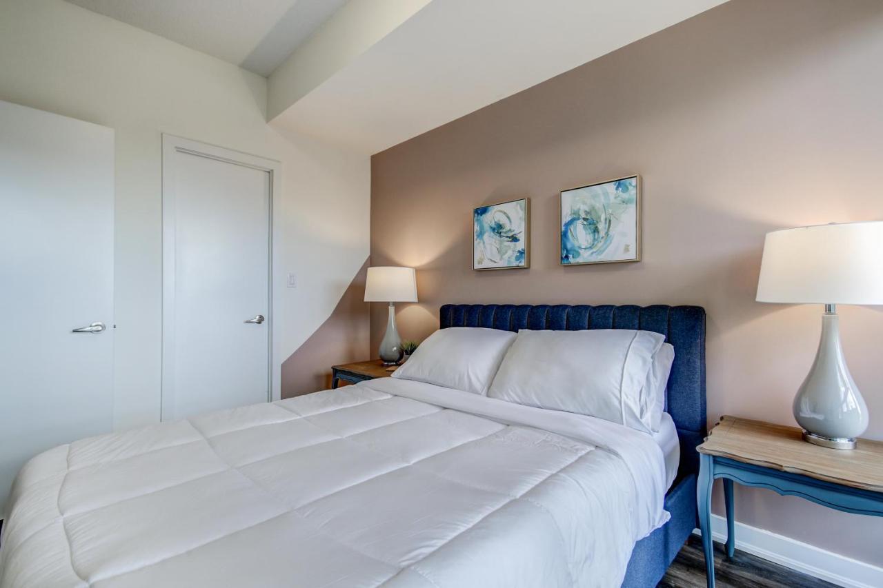 The Benetton Suite - Square One 1 Bedroom + Den + 1 Parking Mississauga Luaran gambar