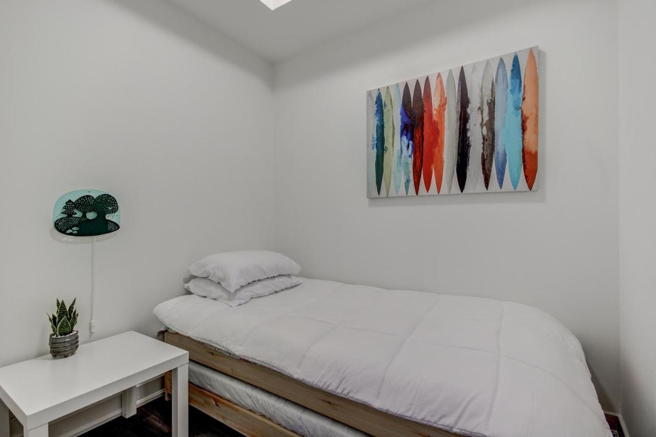 The Benetton Suite - Square One 1 Bedroom + Den + 1 Parking Mississauga Luaran gambar