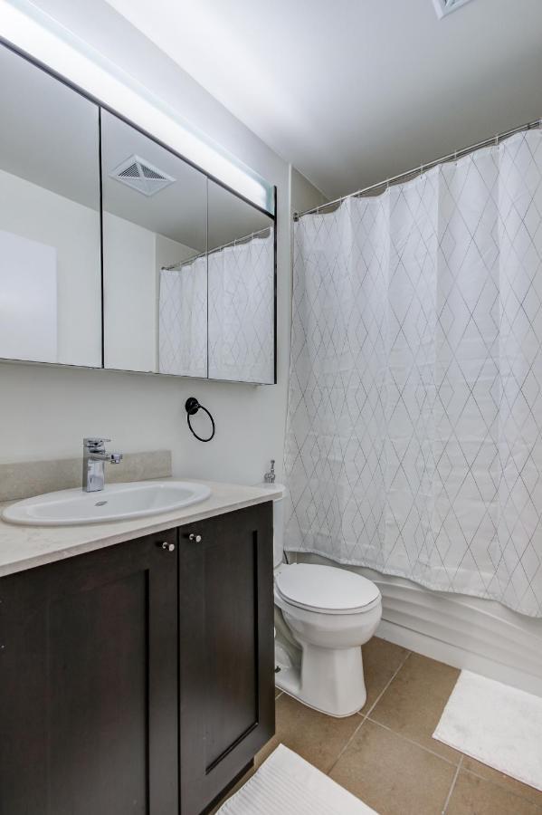 The Benetton Suite - Square One 1 Bedroom + Den + 1 Parking Mississauga Luaran gambar